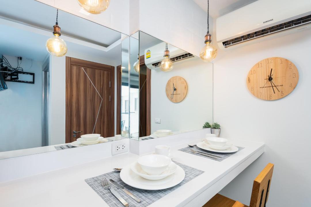 South Pattaya Apartment | Rare XXXL Swimming Pools Resort - 500Mbps Blazing Fast Free WIFI - Top Floor Pool View Balcony - Gym - Sauna - Kids Playground - Supermarkets