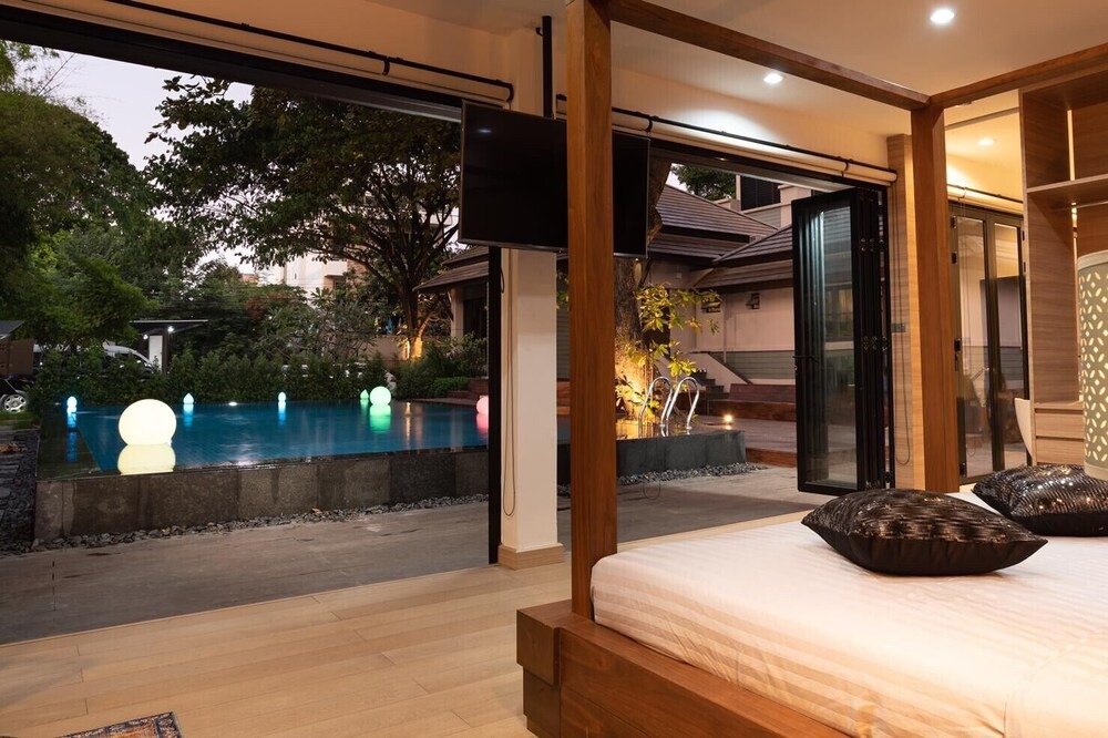 Photo of Bedroom in Khlong Tan Nuea