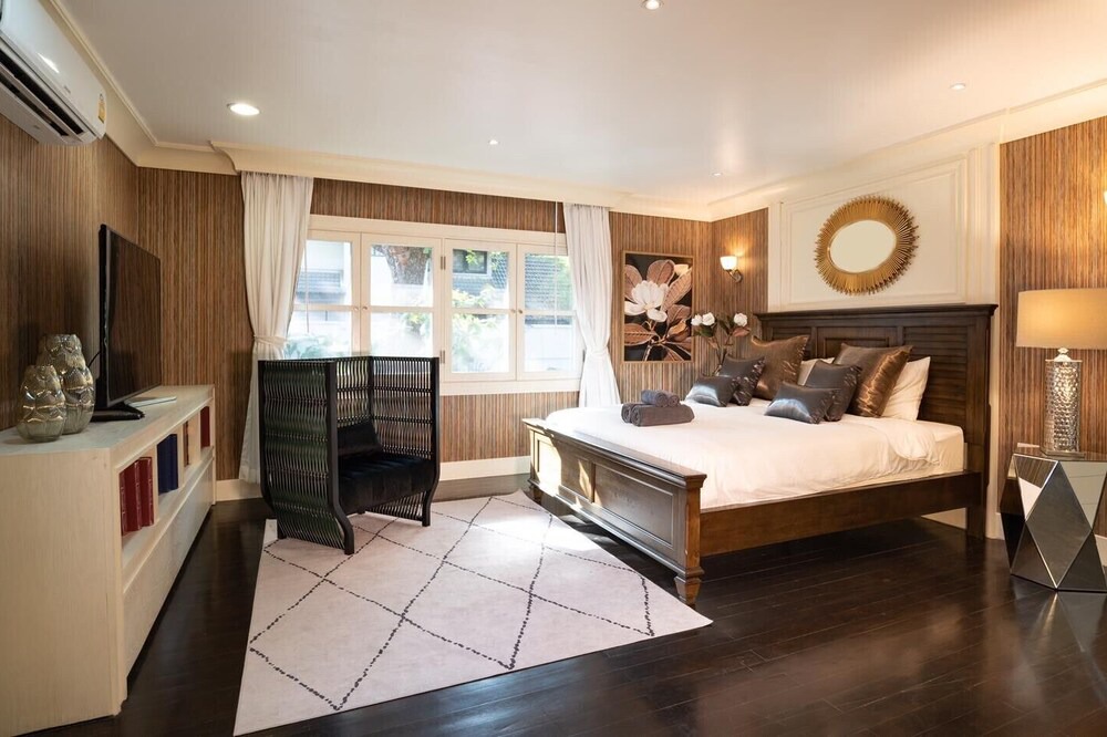 Photo of Bedroom in Khlong Tan Nuea