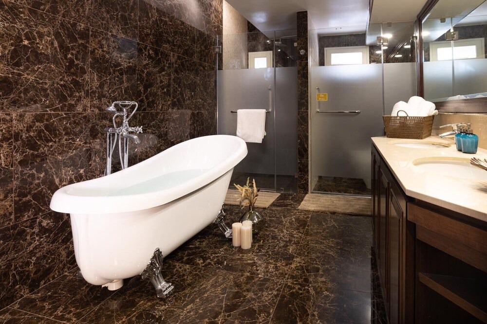 Photo of Bathroom in Khlong Tan Nuea