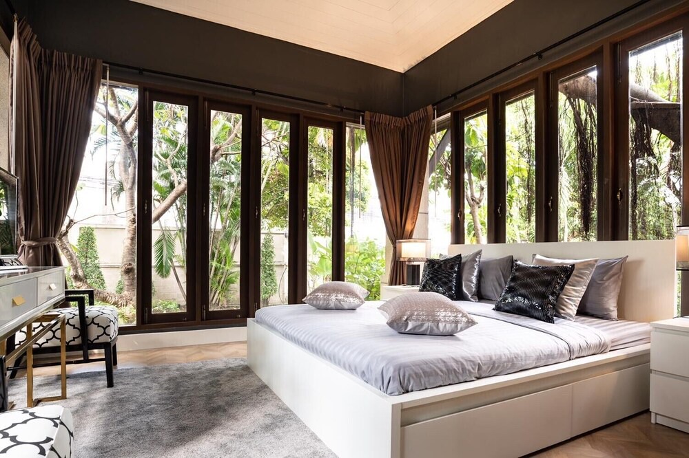 Photo of Bedroom in Khlong Tan Nuea