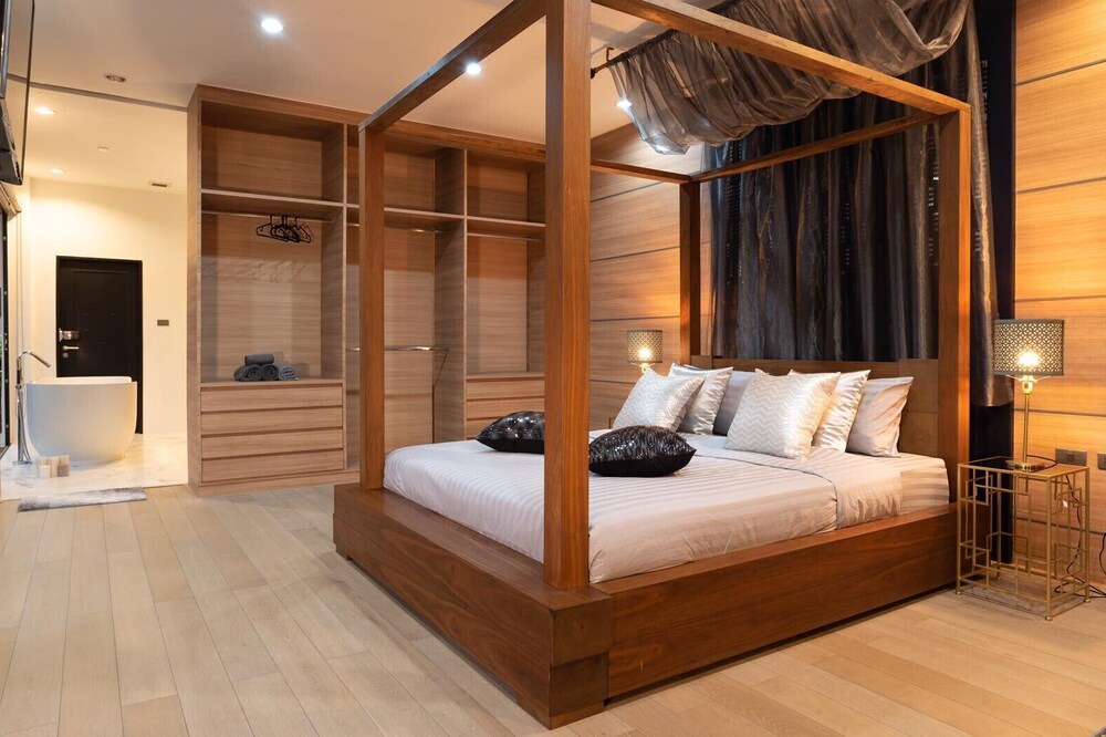Photo of Bedroom in Khlong Tan Nuea