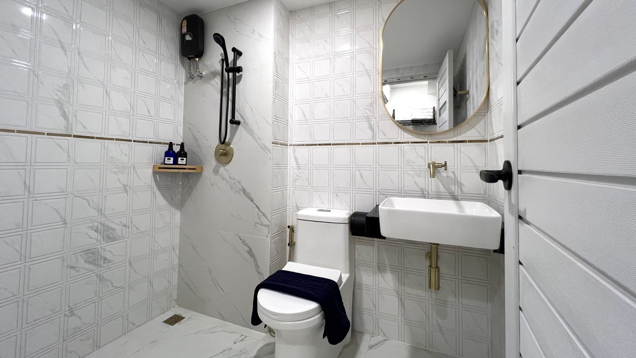 Photo of Bathroom in Thanon Phetchaburi