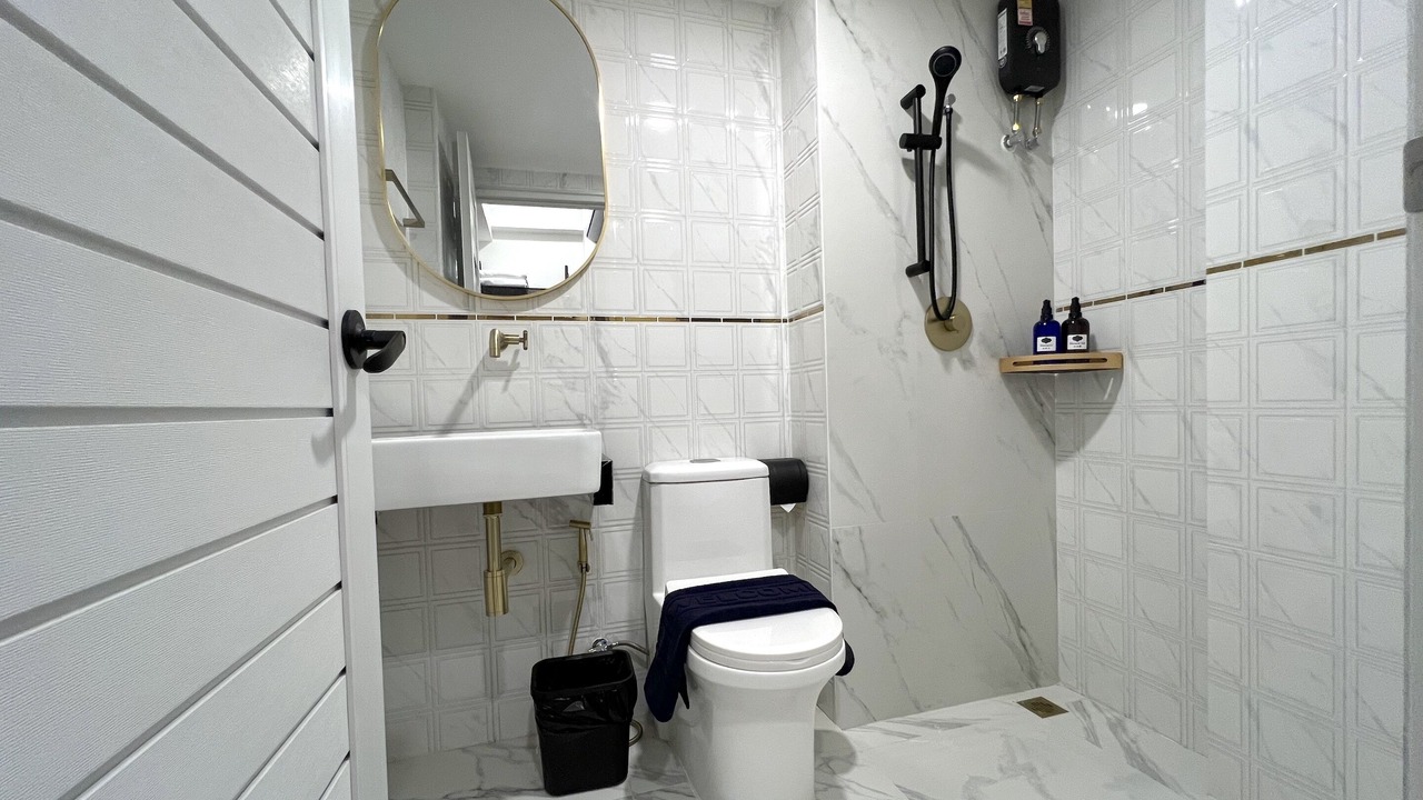 Photo of Bathroom in Thanon Phetchaburi