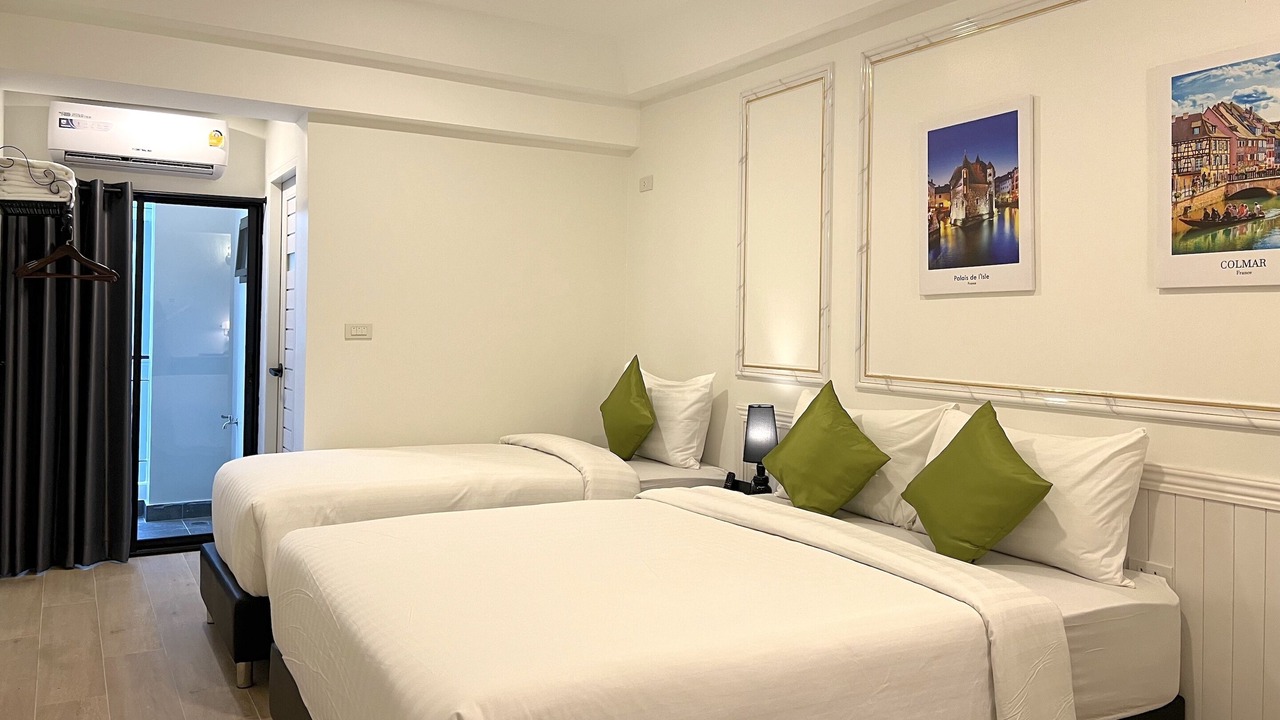 Photo of Bedroom in Thanon Phetchaburi