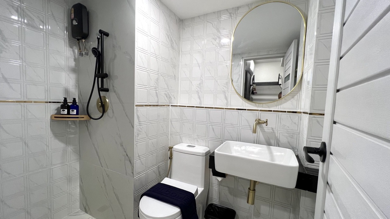 Photo of Bathroom in Thanon Phetchaburi