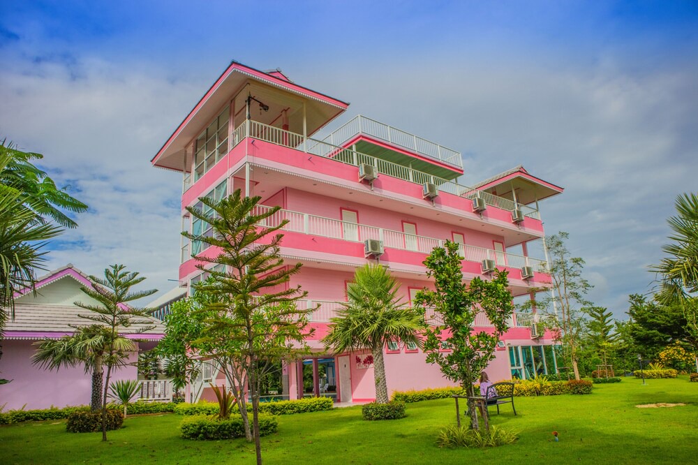 Photo of Bedroom in Khanong Phra