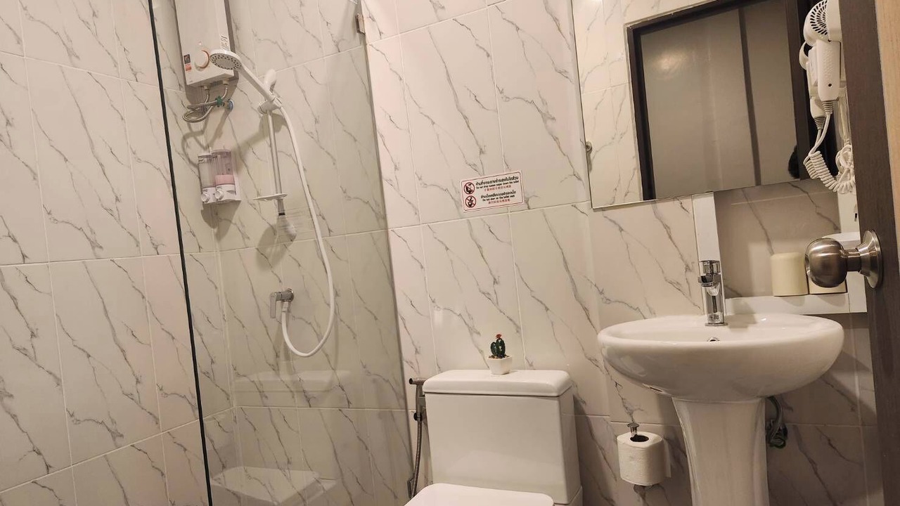 Photo of Bathroom in Thanon Phetchaburi