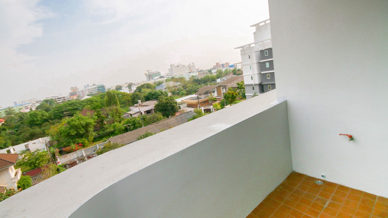 Photo of Bedroom in Phra Khanong Nuea