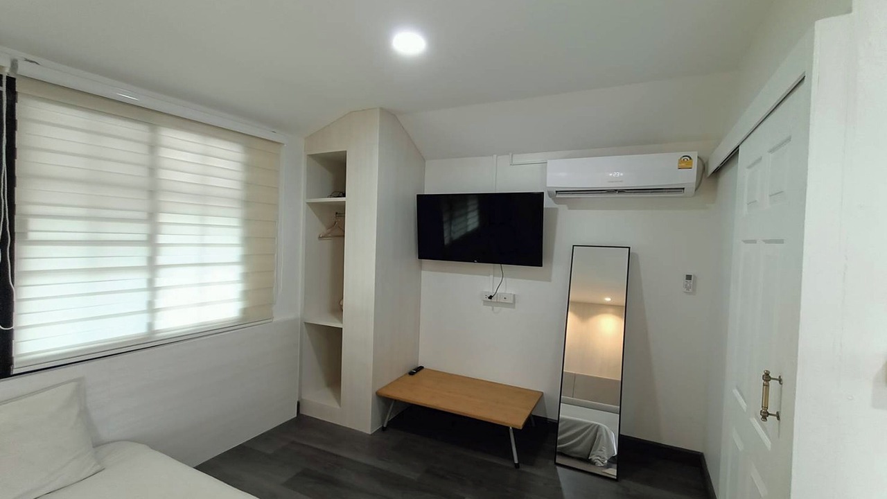 Photo of Bedroom in Khanong Phra