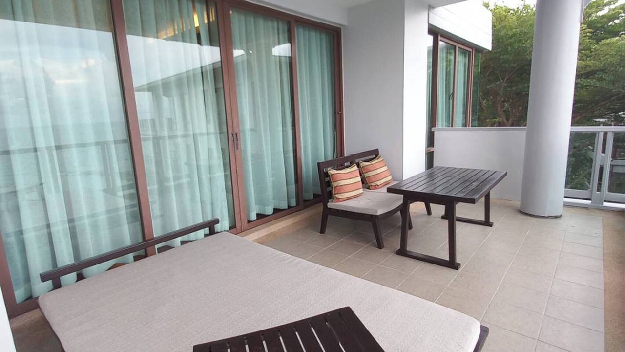 Photo of Patio Balcony in Laem Set