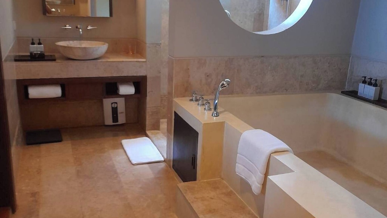 Photo of Bathroom in Laem Set