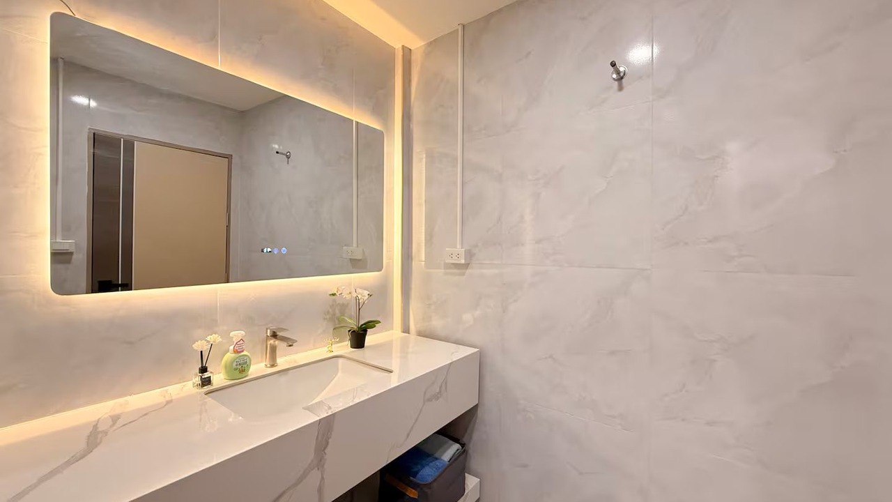 Photo of Bathroom in Thanon Phetchaburi
