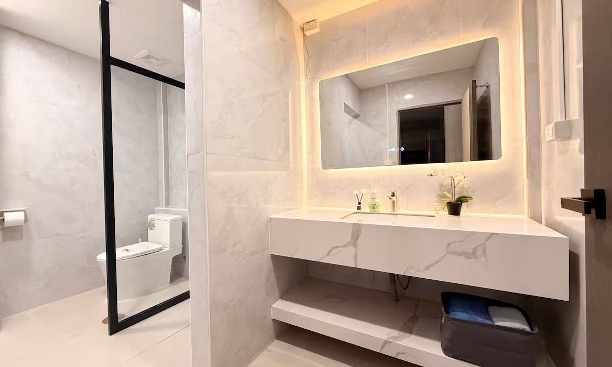 Photo of Bathroom in Thanon Phetchaburi