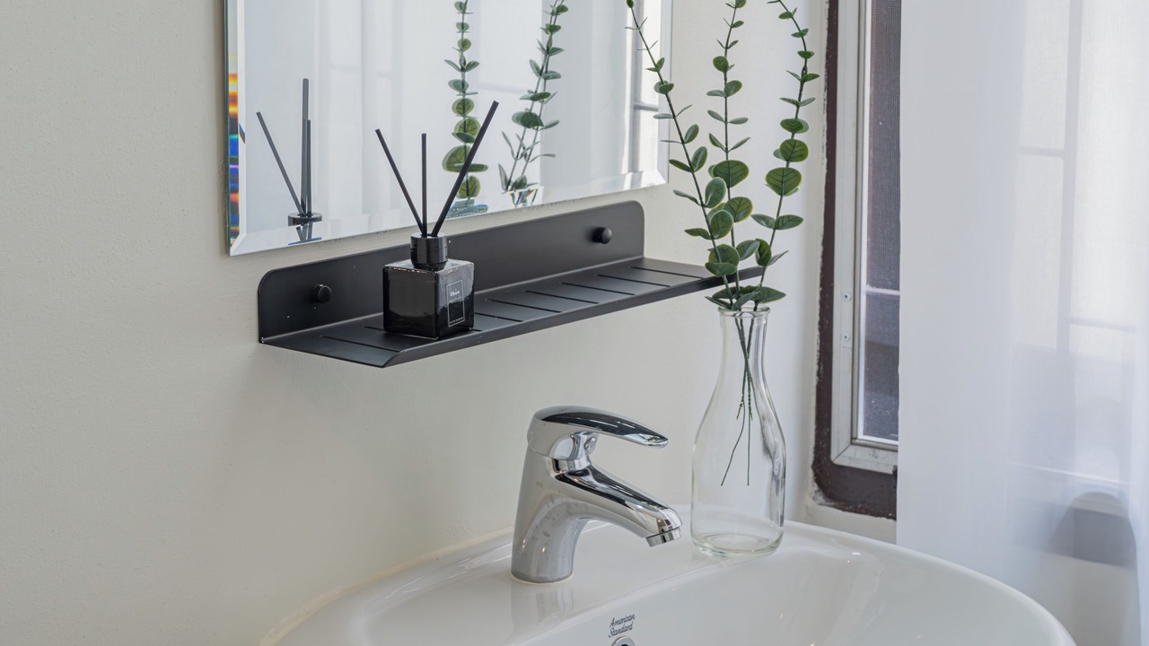 Photo of Bathroom in Pom Prap Sattru Phai