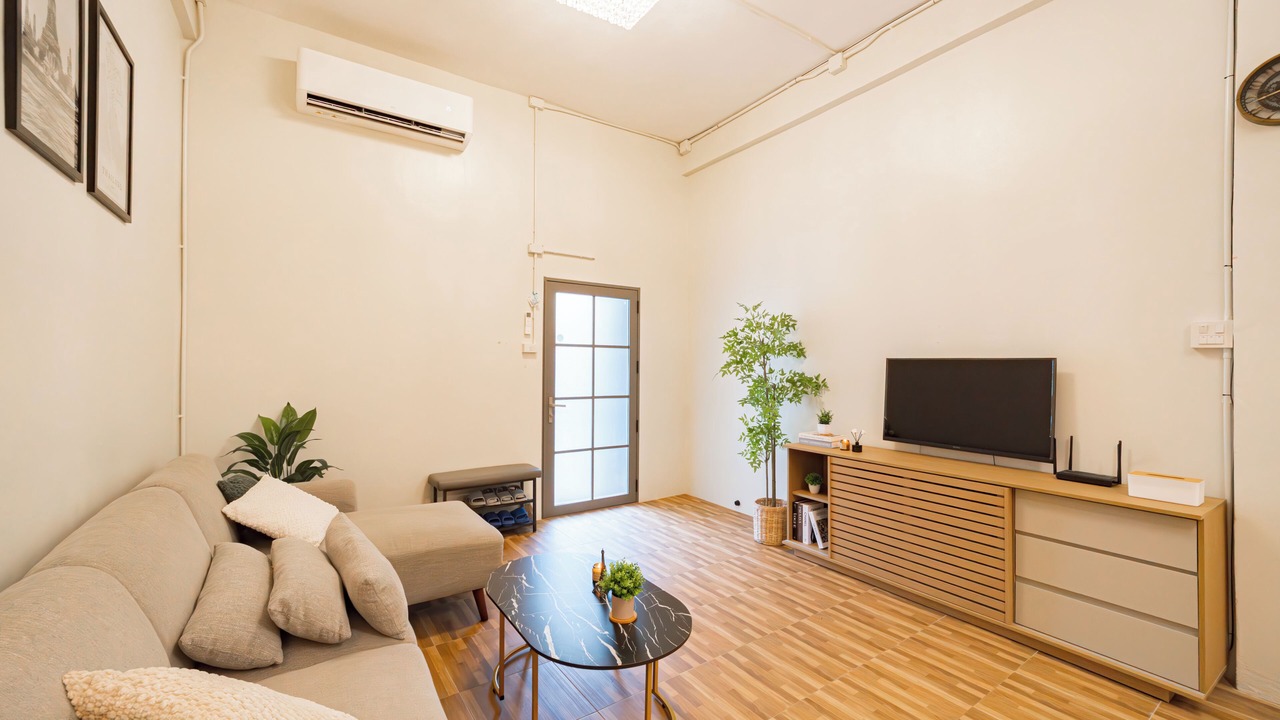 Photo of Livingroom in Pom Prap Sattru Phai