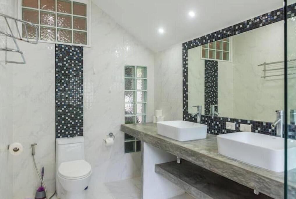 Photo of Bathroom in Maret