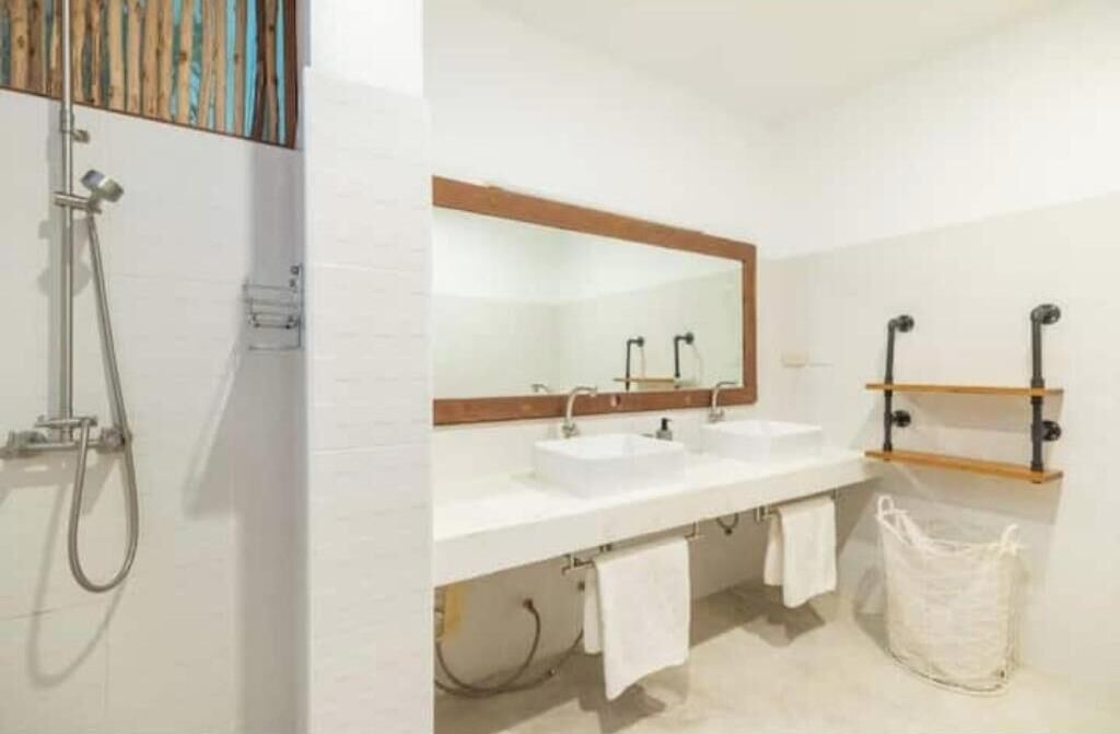 Photo of Bathroom in Maret