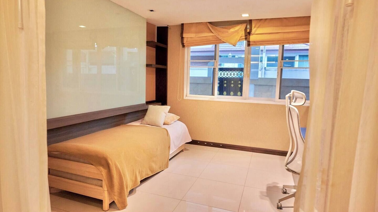 Photo of Bedroom in Khlong Tan