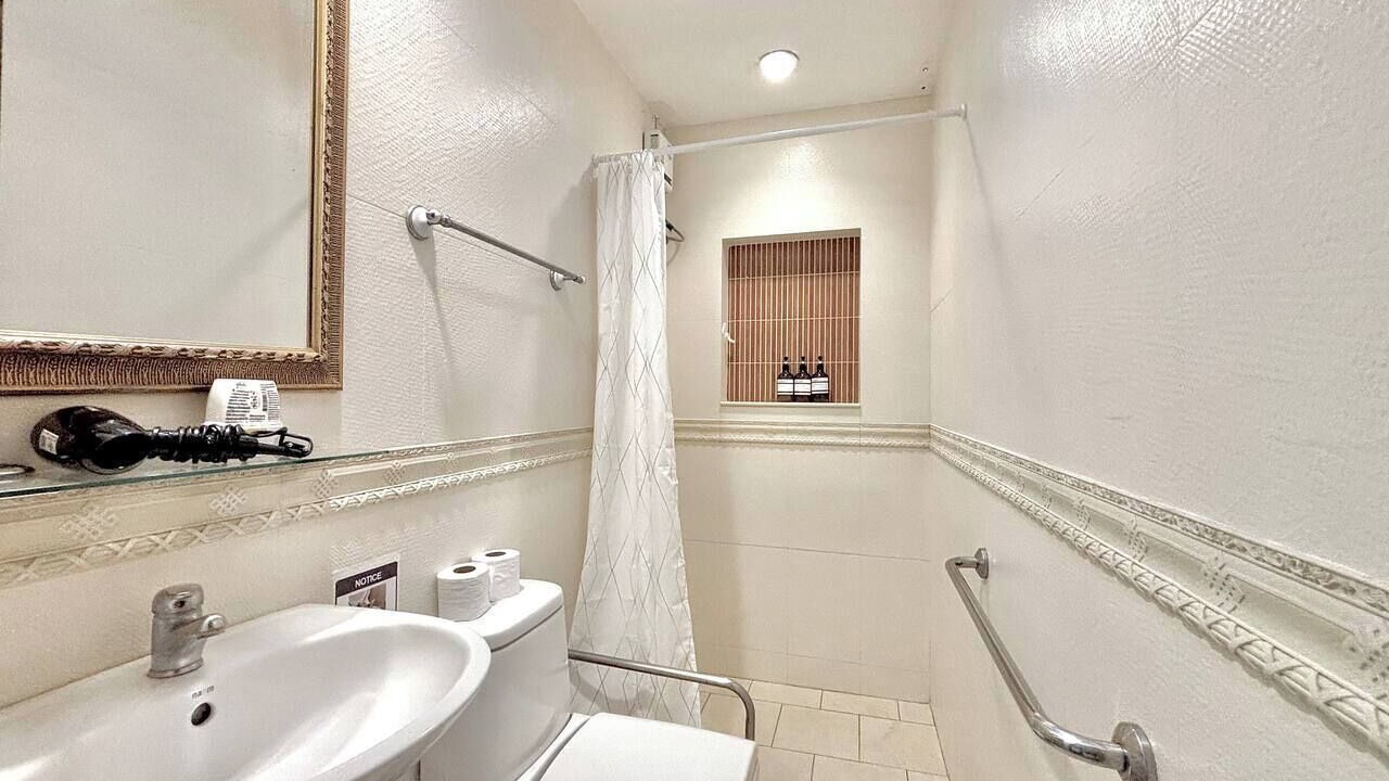 Photo of Bathroom in Khlong Tan
