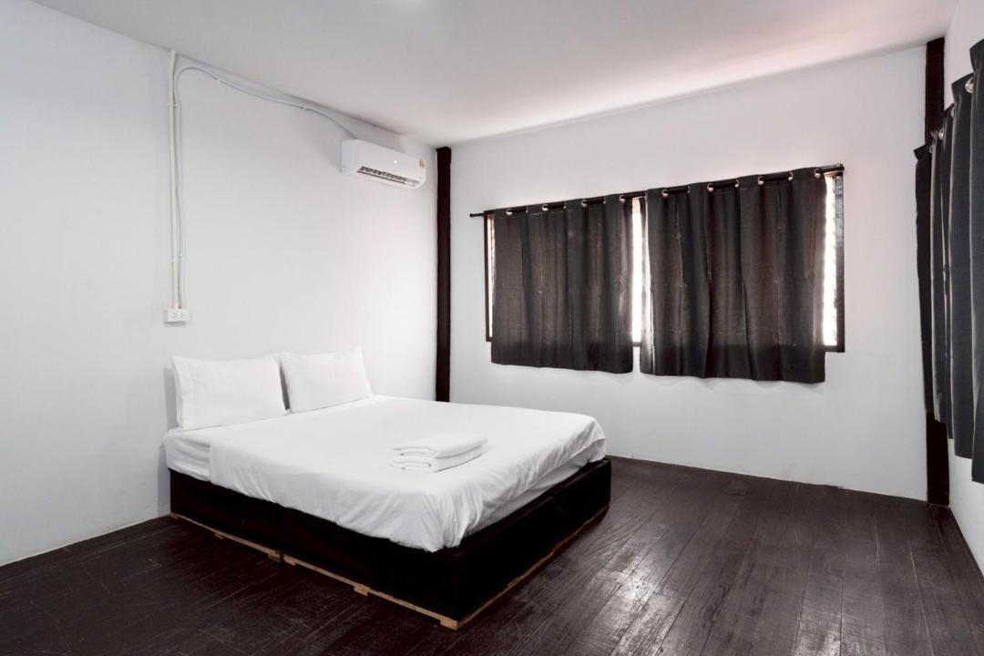 Photo of Bedroom in Wat Bowon Niwet