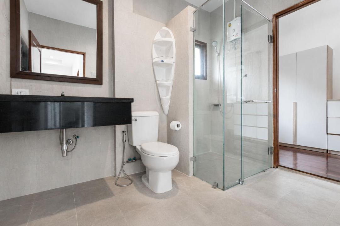 Photo of Bathroom in Nanai Road