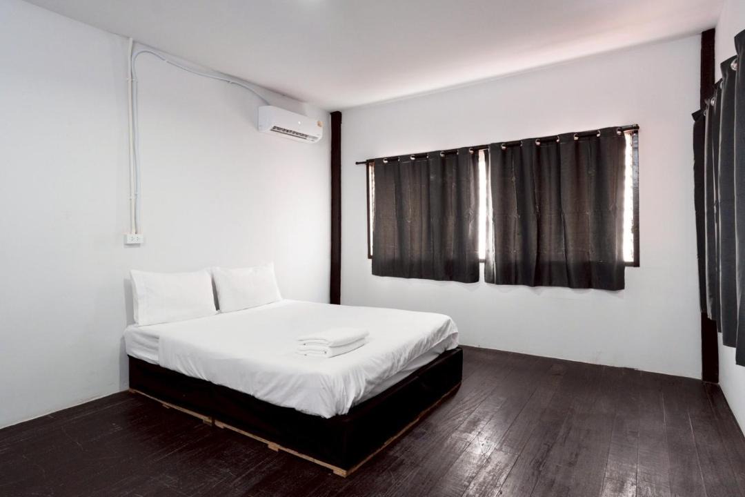 Photo of Bedroom in Wat Bowon Niwet