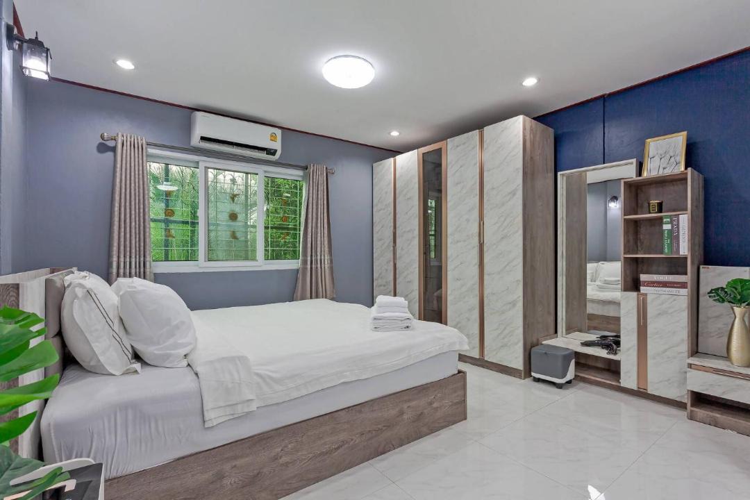 Photo of Bedroom in Phra Khanong