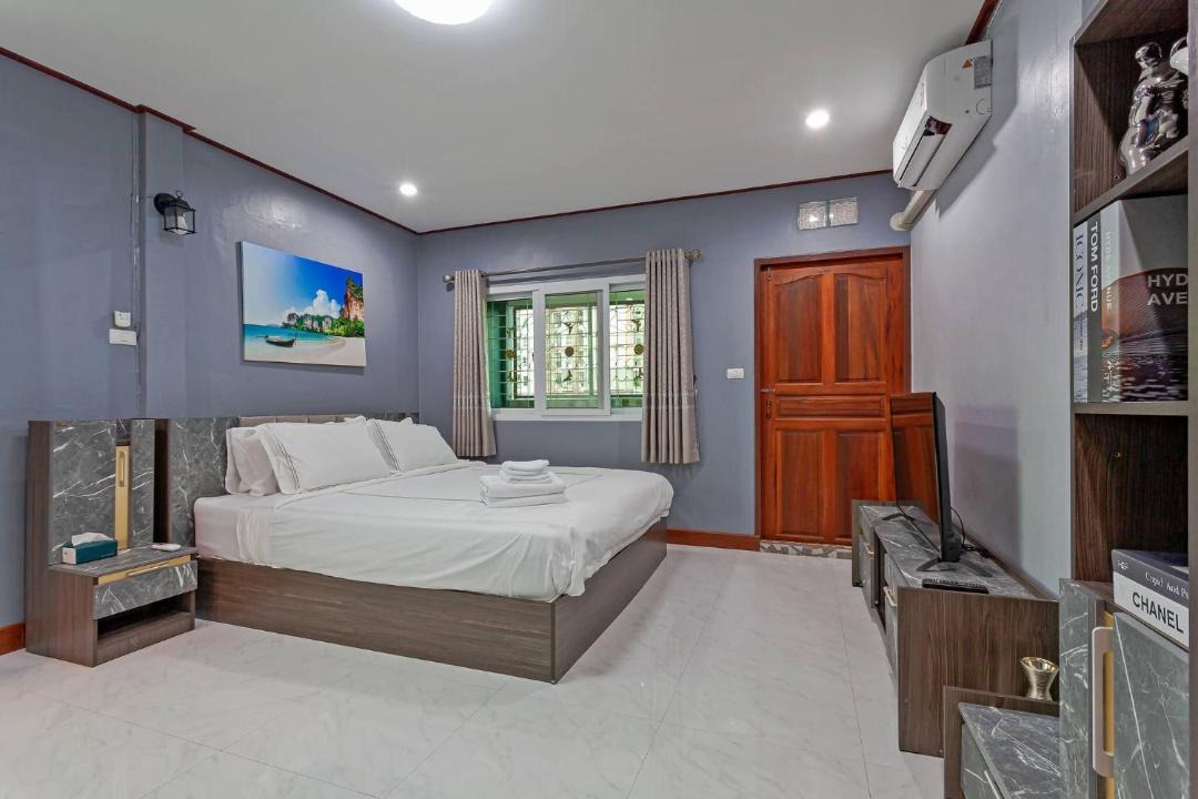 Photo of Bedroom in Phra Khanong