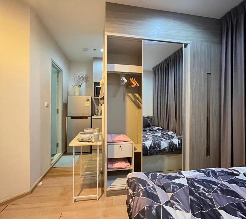 Photo of Bedroom in Thon Buri