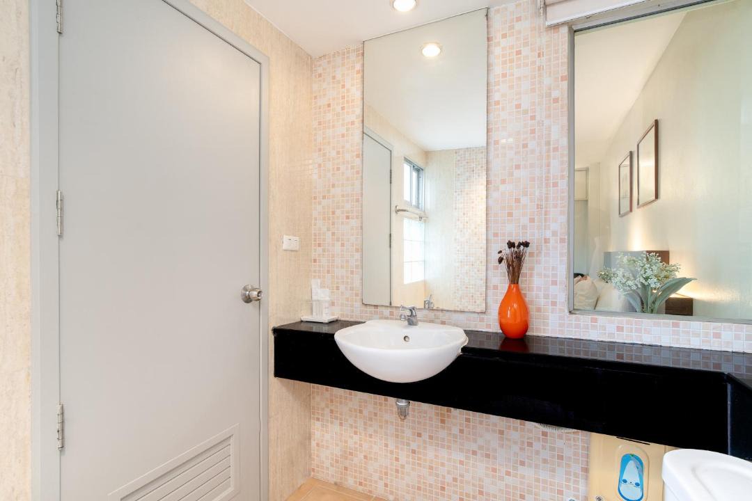 Photo of Bathroom in Khanna Yao