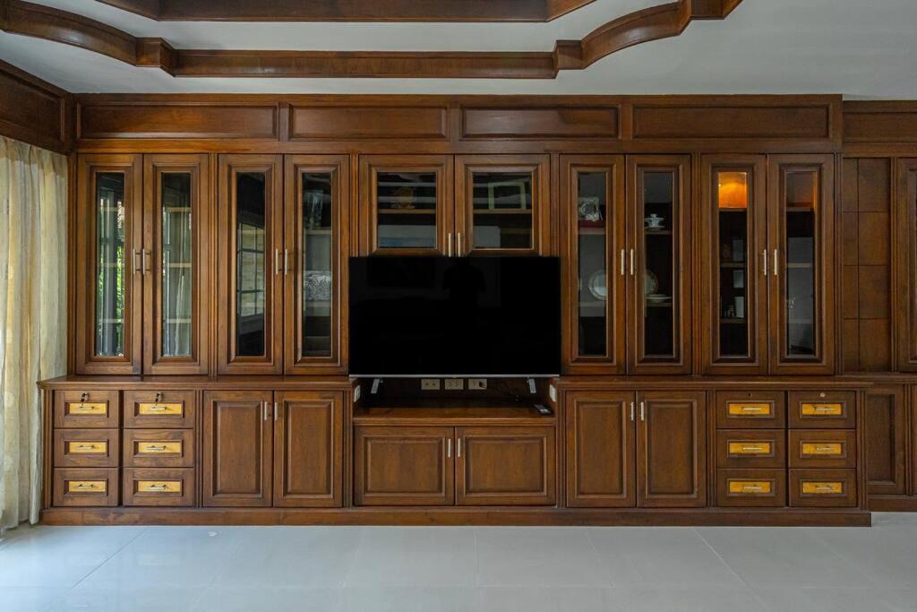 Photo of Livingroom in Nanai Road