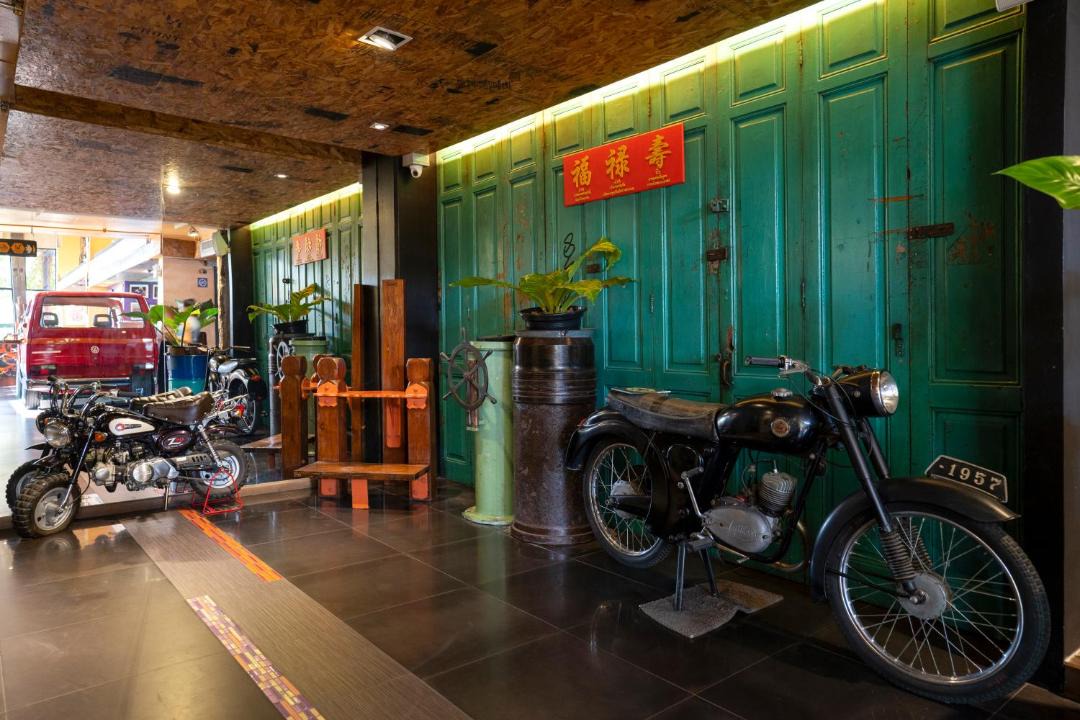 Photo of Others in Samsen Nok