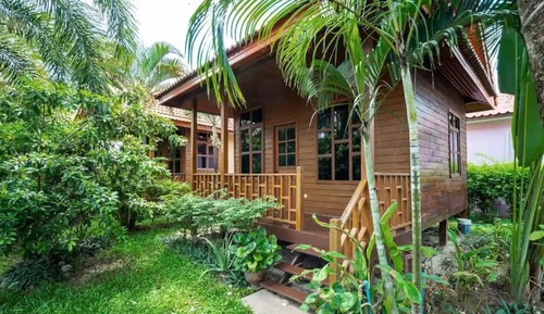 Traditional Bungalow, 1 King Bed, Pool View