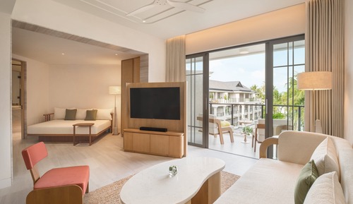 Luxury Suite (Ocean) 1 King Bed