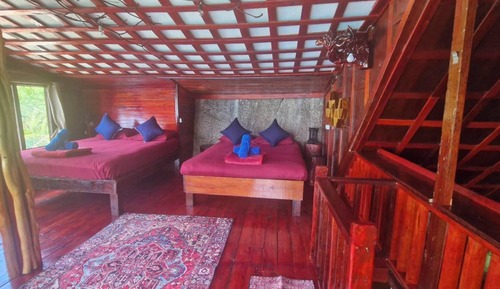 Restaurant Loft with Seaview 6 person Family Suite