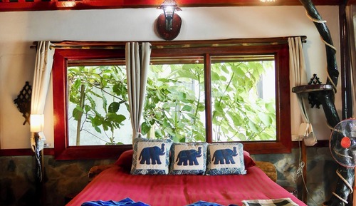 Deluxe Air Conditioned Bungalow on the Rocks Number 38 with seaview