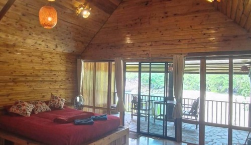 Deluxe Air Conditioned Bungalow on the Rocks Number 43 with Seaview