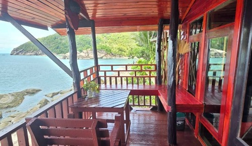Deluxe Family Bungalow with Seaview Number 37/21