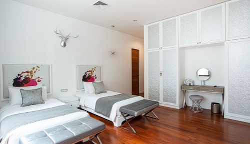 Ambassador Six Bedroom Suite