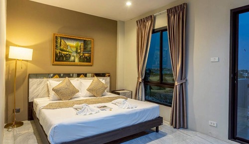Parking side Deluxe King Bed With Smart TV