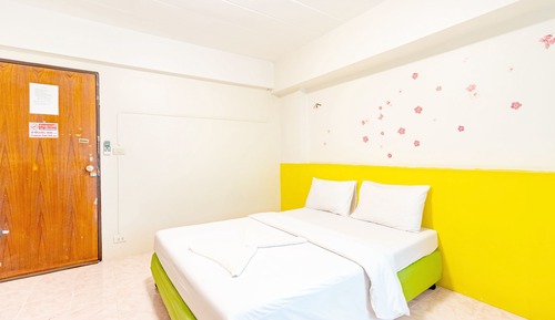 Standard Queen Room