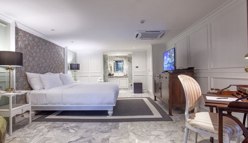 Deluxe Suite, 1 King Bed, Garden View
