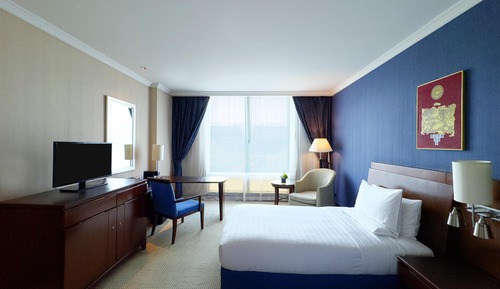 Room, 2 Twin Beds (Airport View)