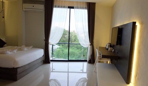Deluxe Queen Jacuzzi Room
