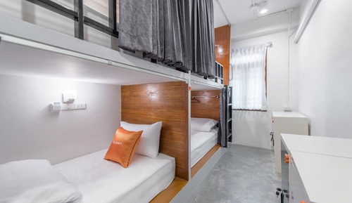 4-Bed Female Dormitory with Shared Bathroom