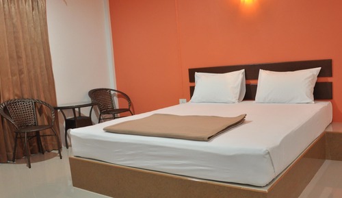 Standard Double Bed 
