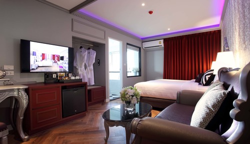 Premier Double Room, Jetted Tub (Street View)