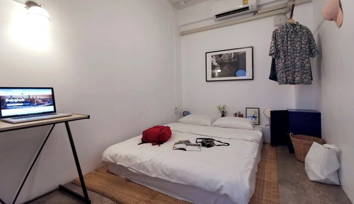 Standard Double Room with Shared Bathroom 