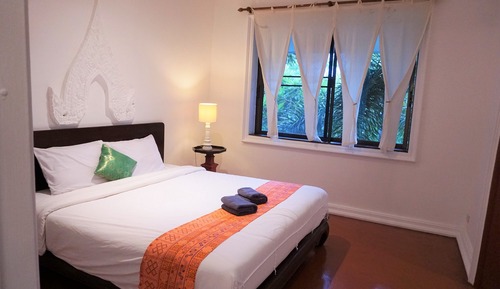Deluxe Room with Bathtub